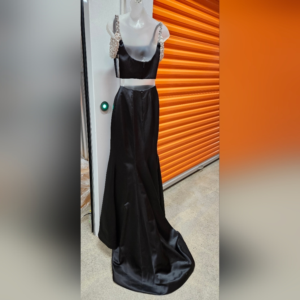 Sherri Hill #51713 BLACK Two-Piece Fully Beaded Prom Gown, Size 0 - Picture 6 of 7